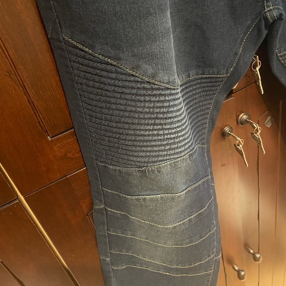 Blue jeans - Picture 2 of 4